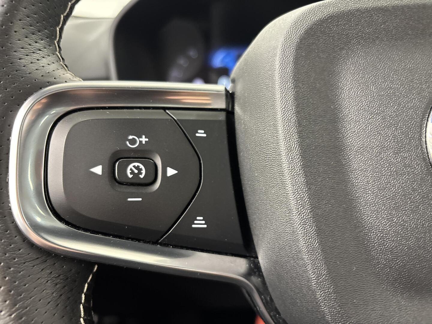 VOLVO XC40 2021