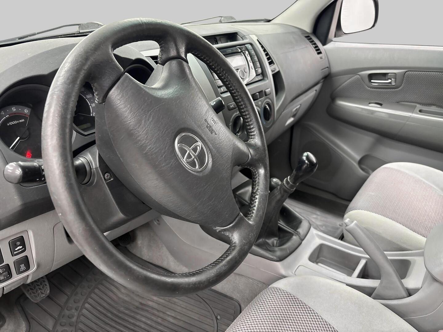 TOYOTA Hilux 2010