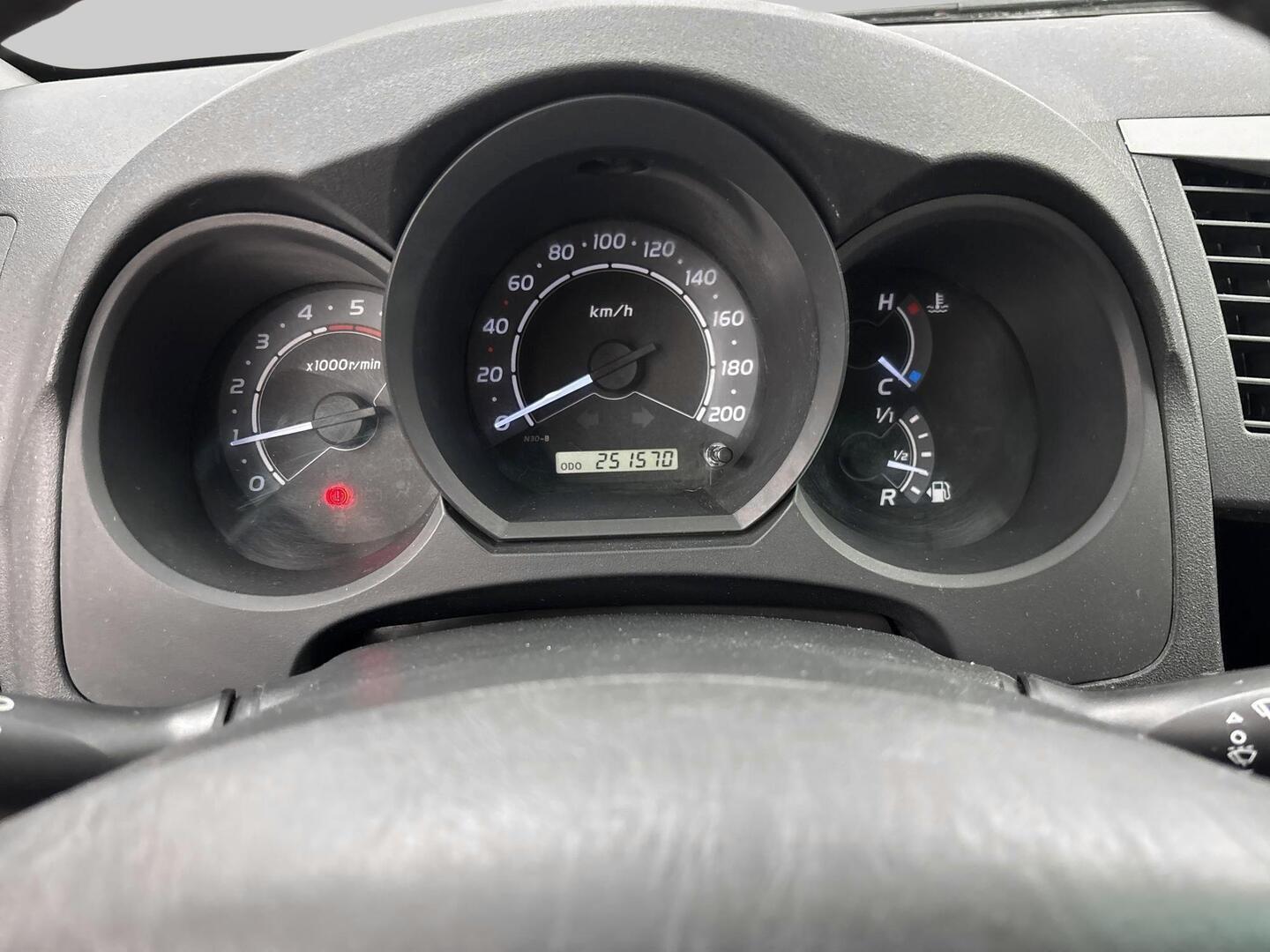 TOYOTA Hilux 2010