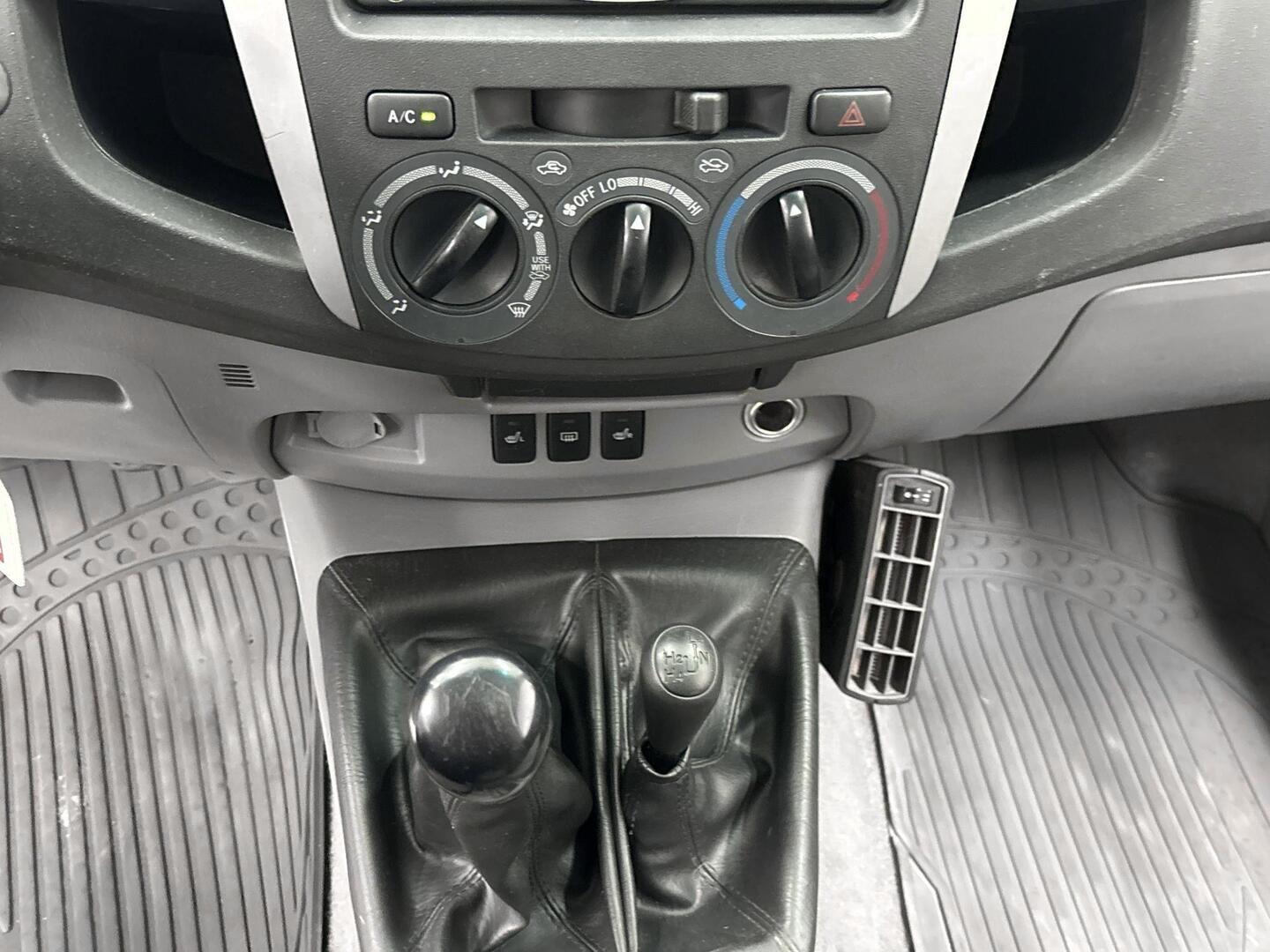 TOYOTA Hilux 2010