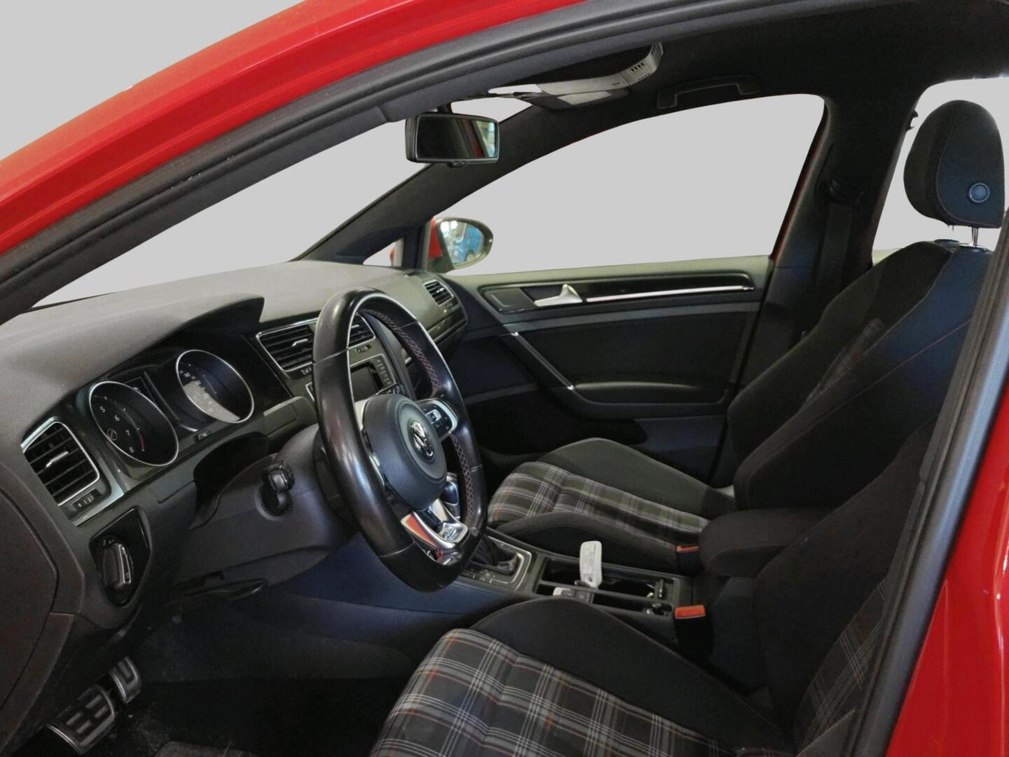 VOLKSWAGEN Golf 2013