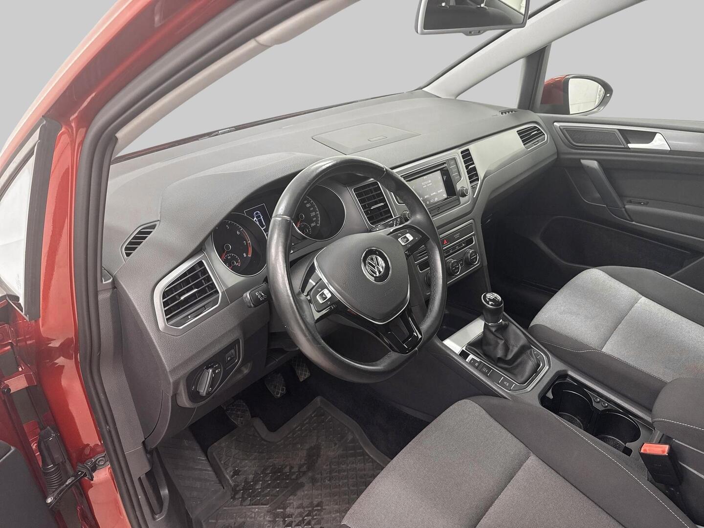 VOLKSWAGEN Golf Sportsvan 2015