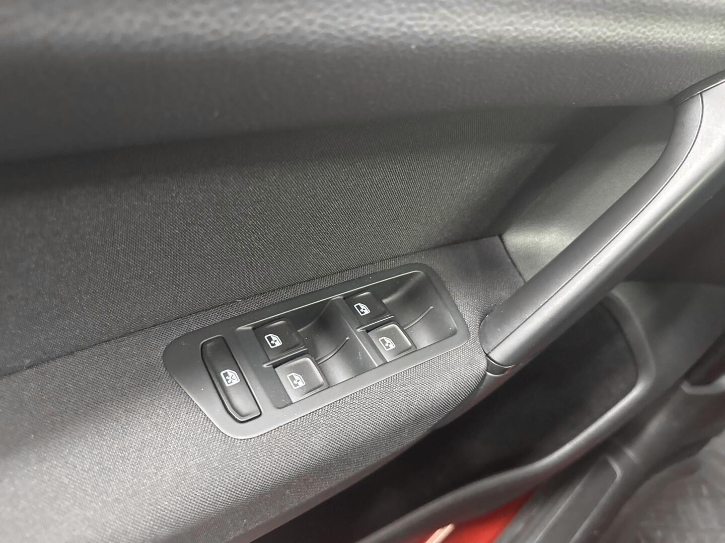 VOLKSWAGEN Golf Sportsvan 2015