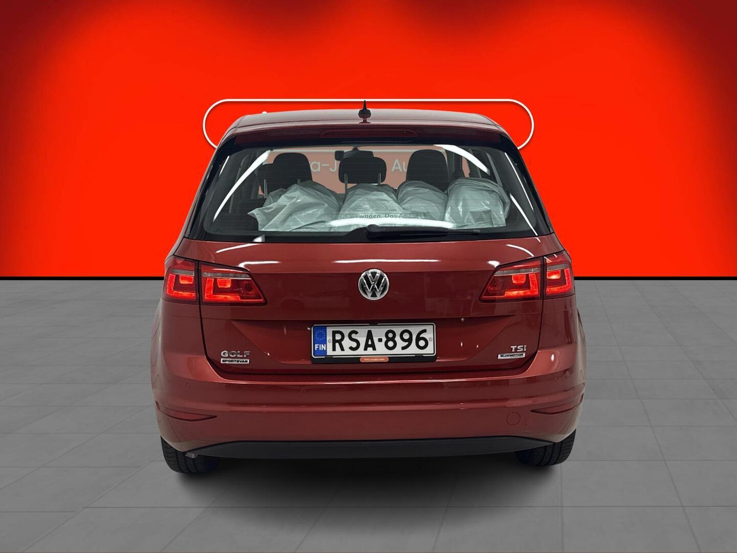 VOLKSWAGEN Golf Sportsvan 2015