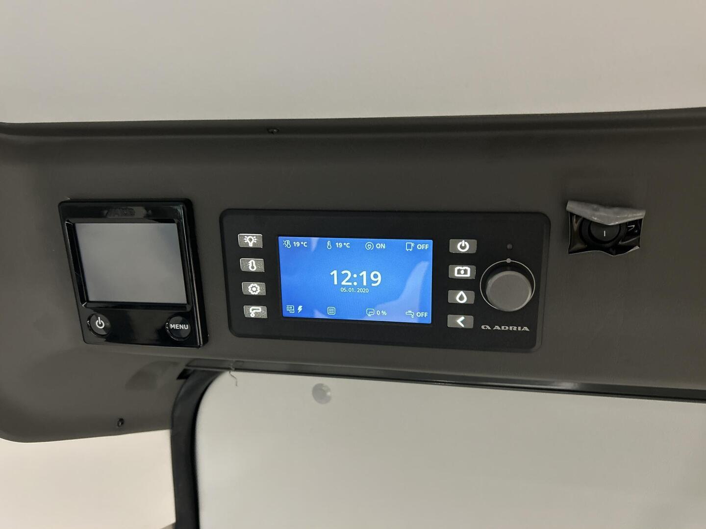 ADRIA TWIN 640 SL AXESS 2024