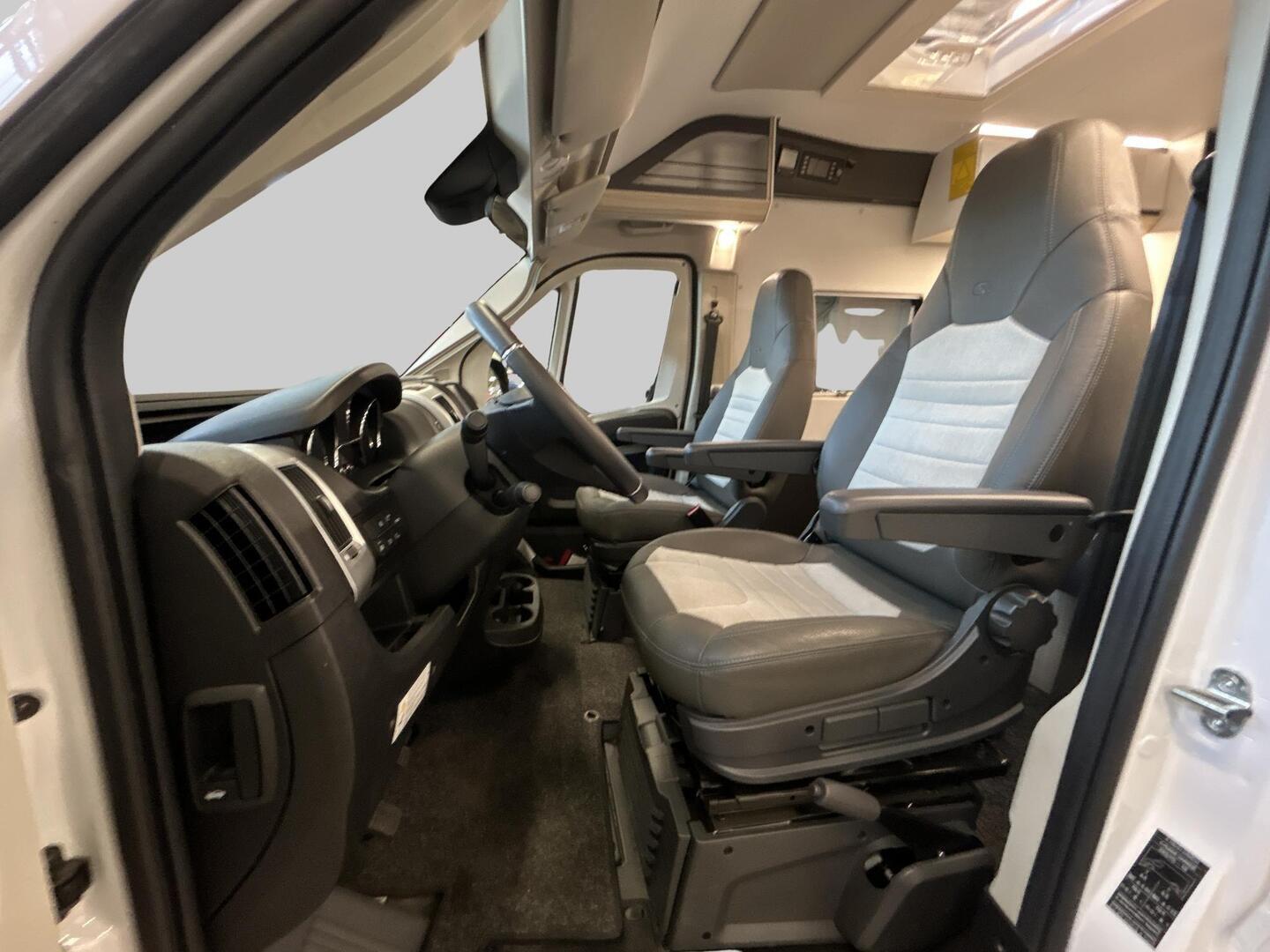 ADRIA TWIN 640 SL AXESS 2024