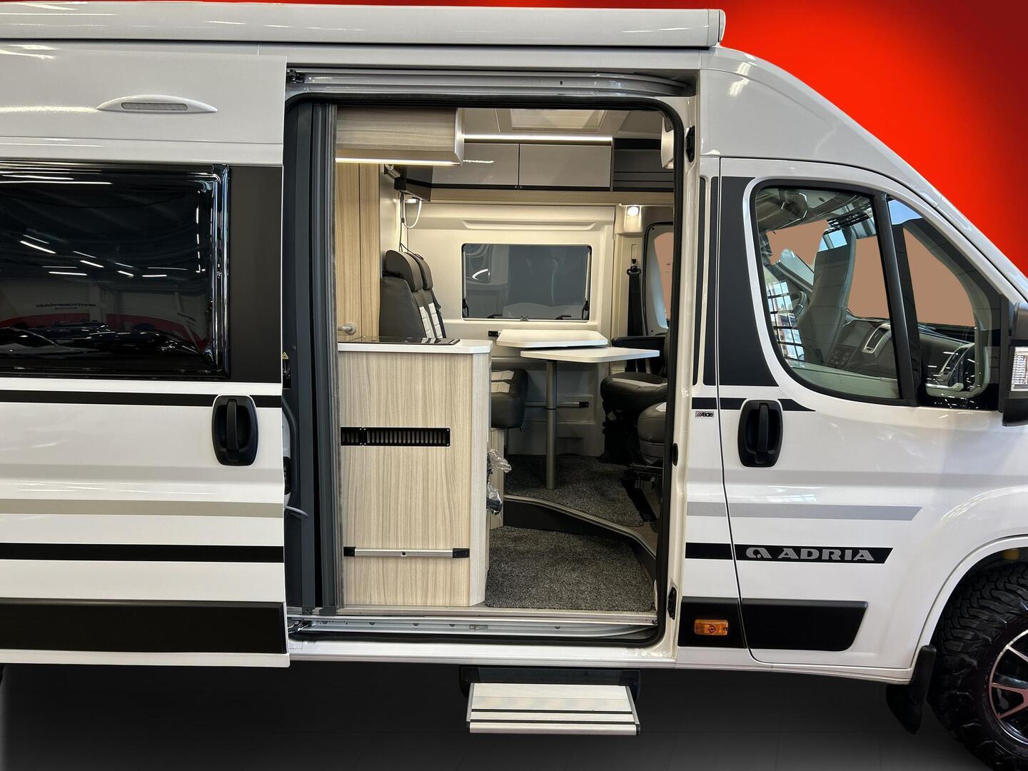 ADRIA TWIN 640 SL AXESS 2024