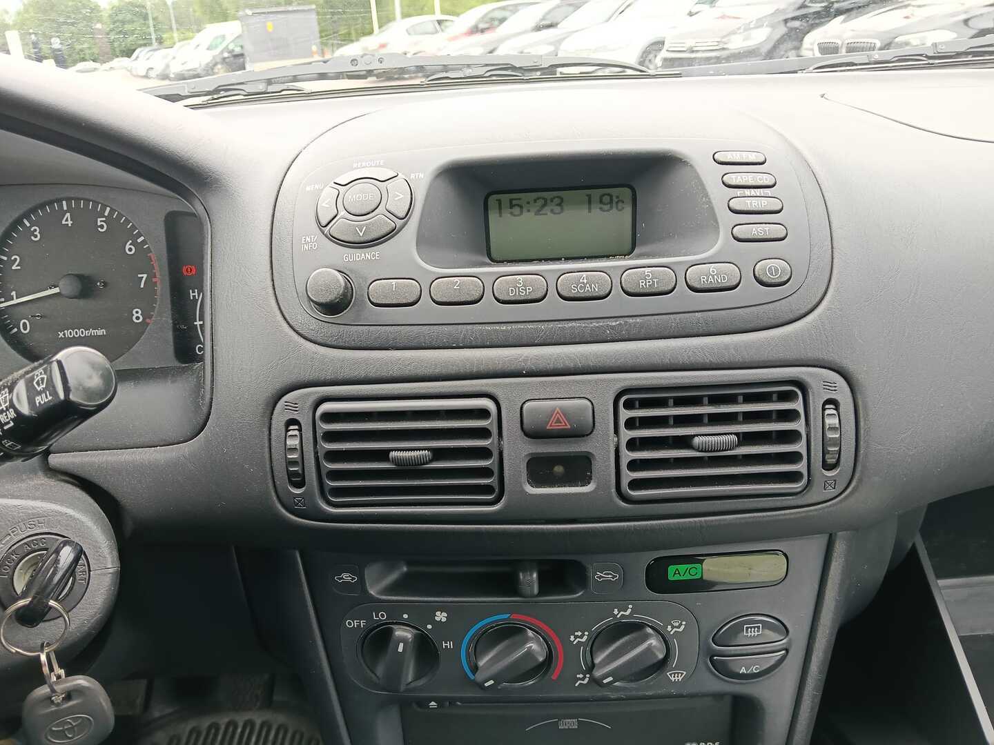 TOYOTA Corolla 2000