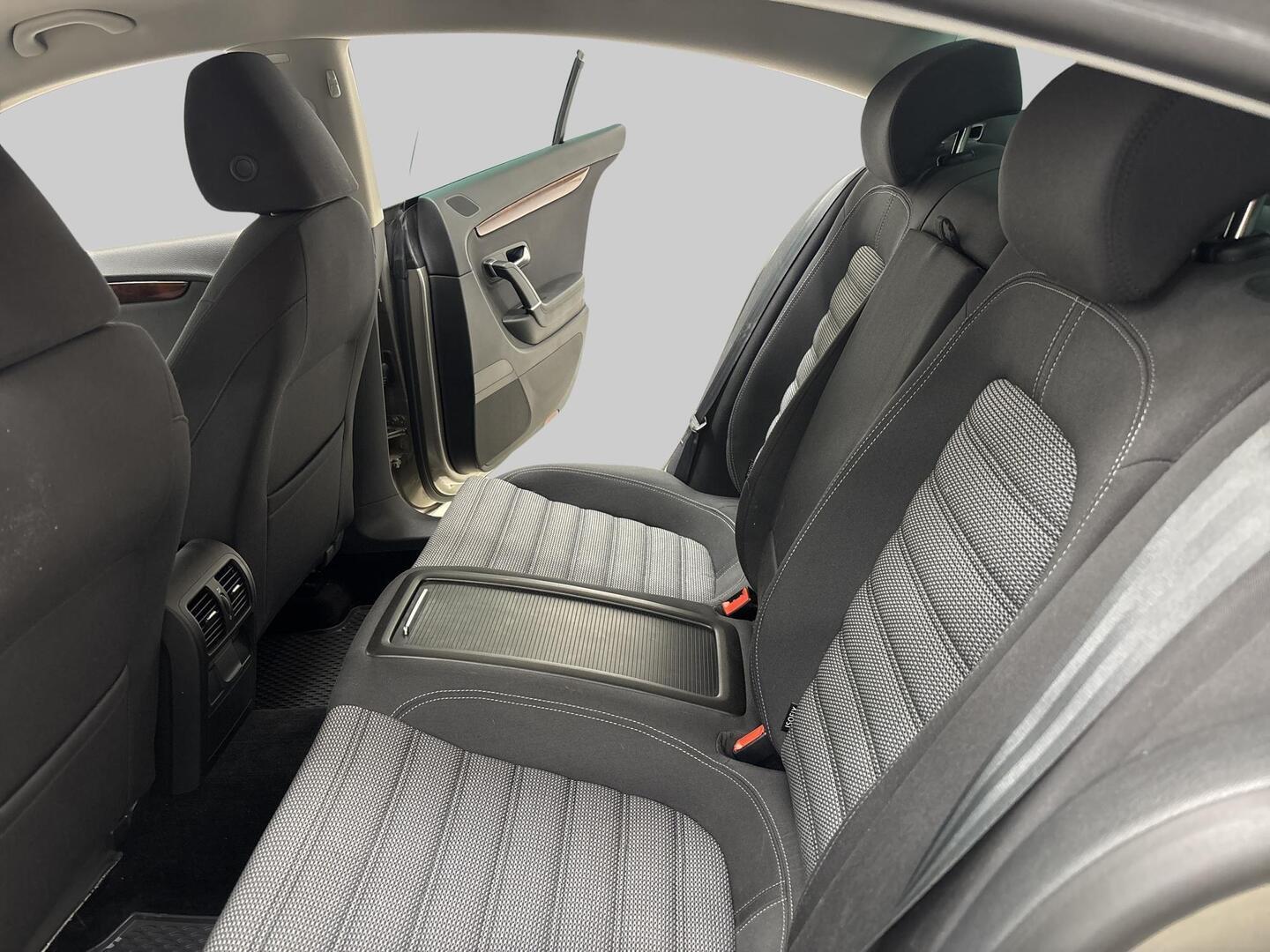 VOLKSWAGEN Passat CC 2010
