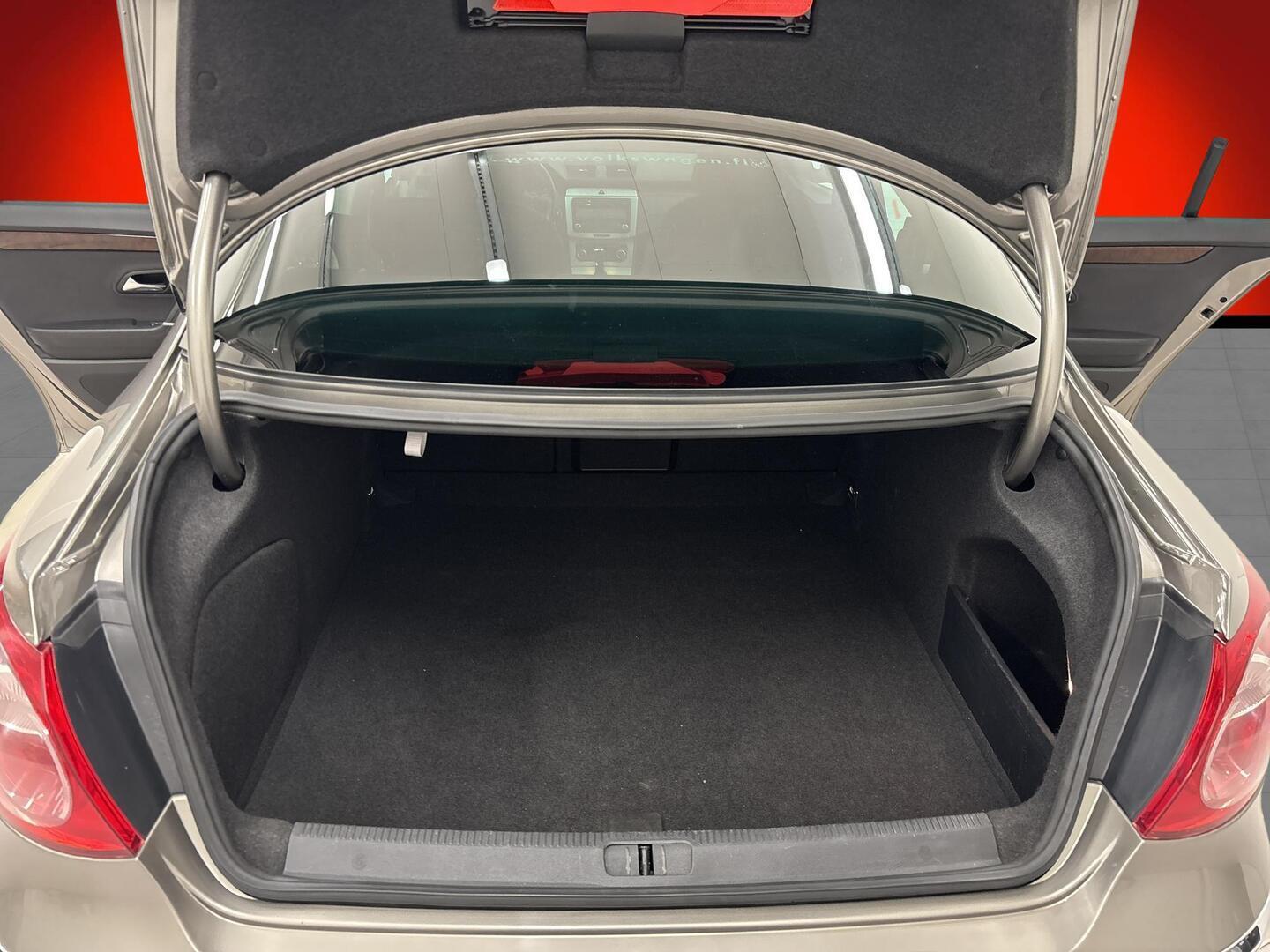 VOLKSWAGEN Passat CC 2010
