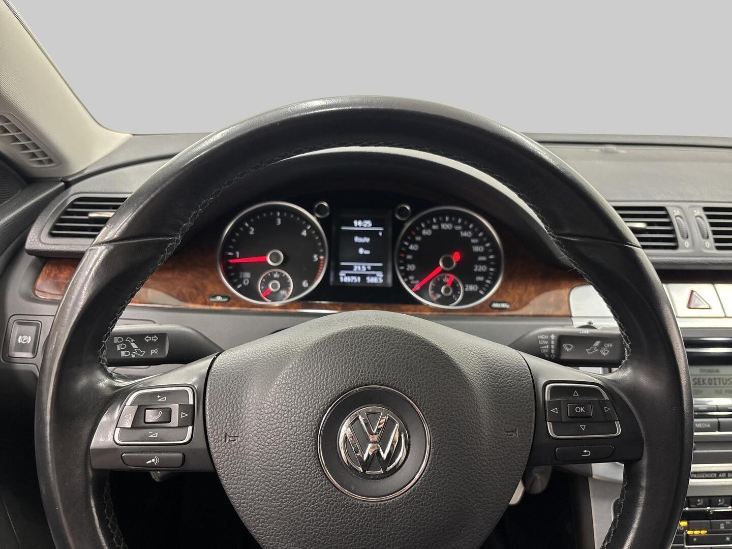 VOLKSWAGEN Passat CC 2010