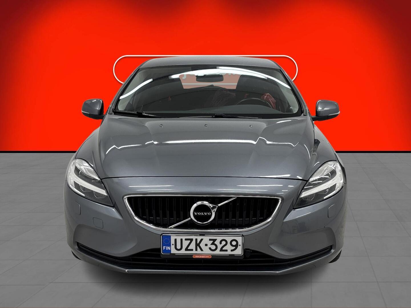 VOLVO V40 2016