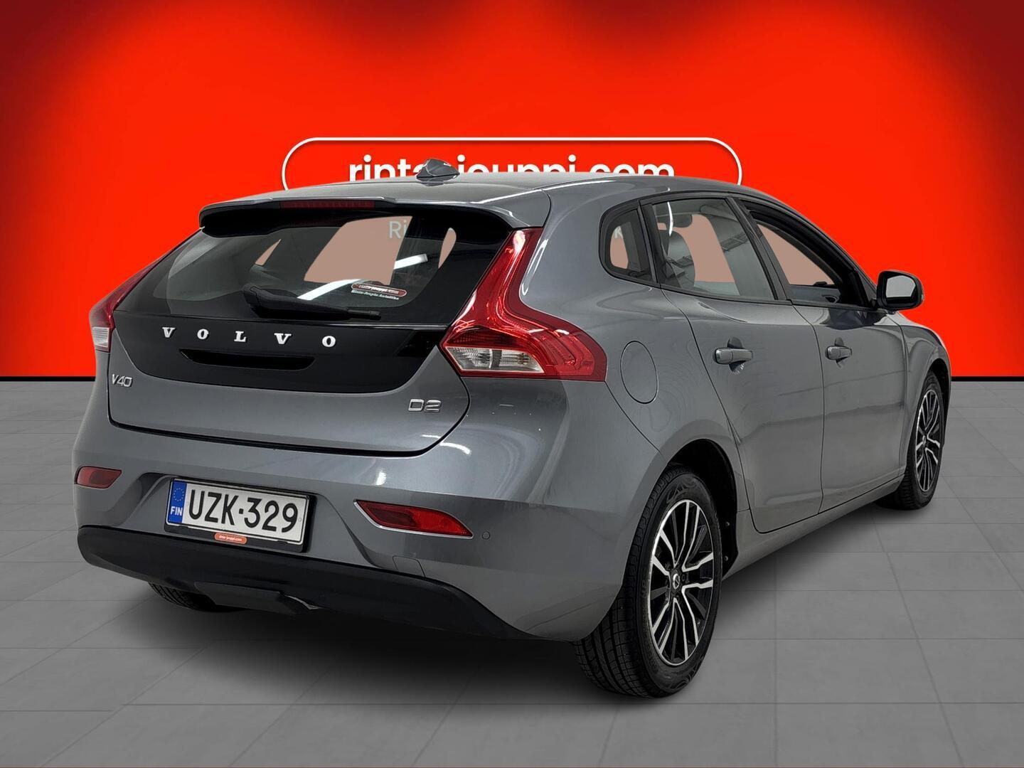 VOLVO V40 2016