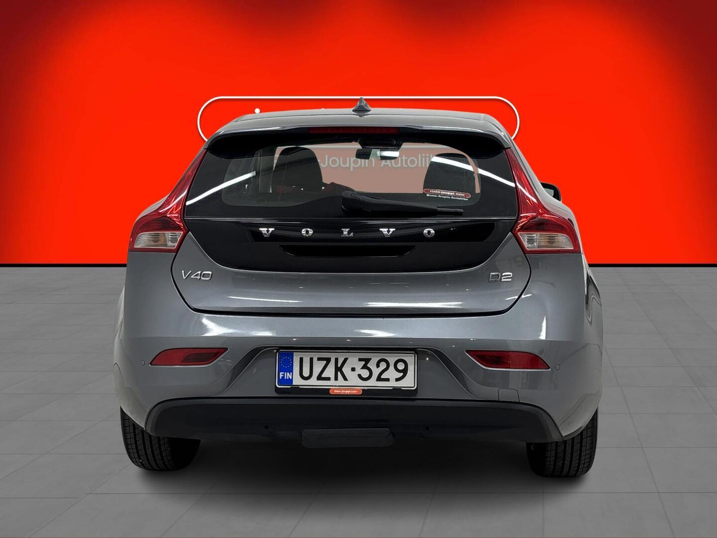 VOLVO V40 2016