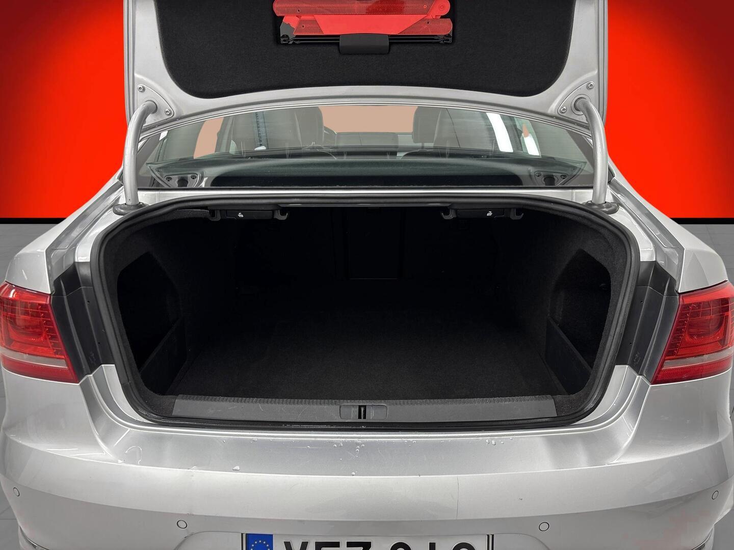 VOLKSWAGEN Passat 2011