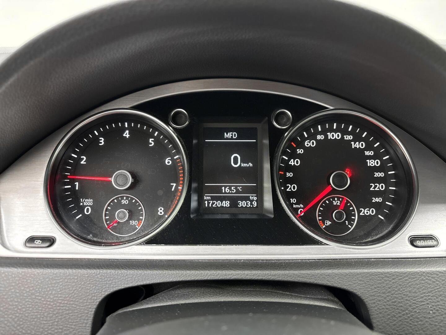 VOLKSWAGEN Passat 2011