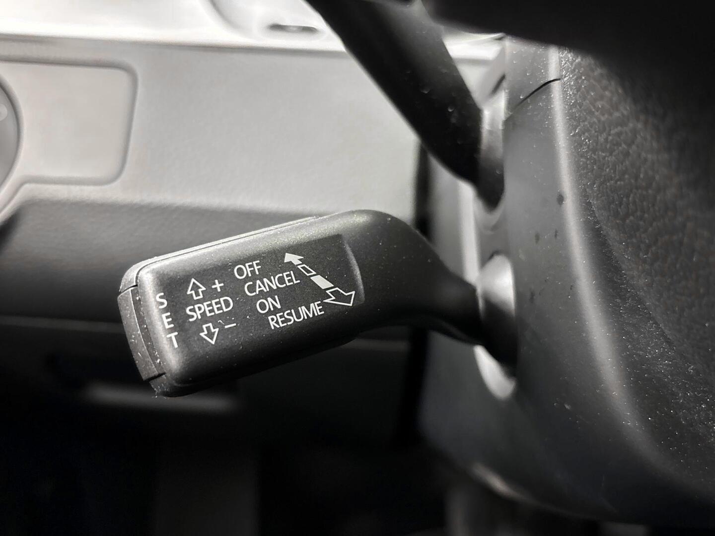 VOLKSWAGEN Passat 2011