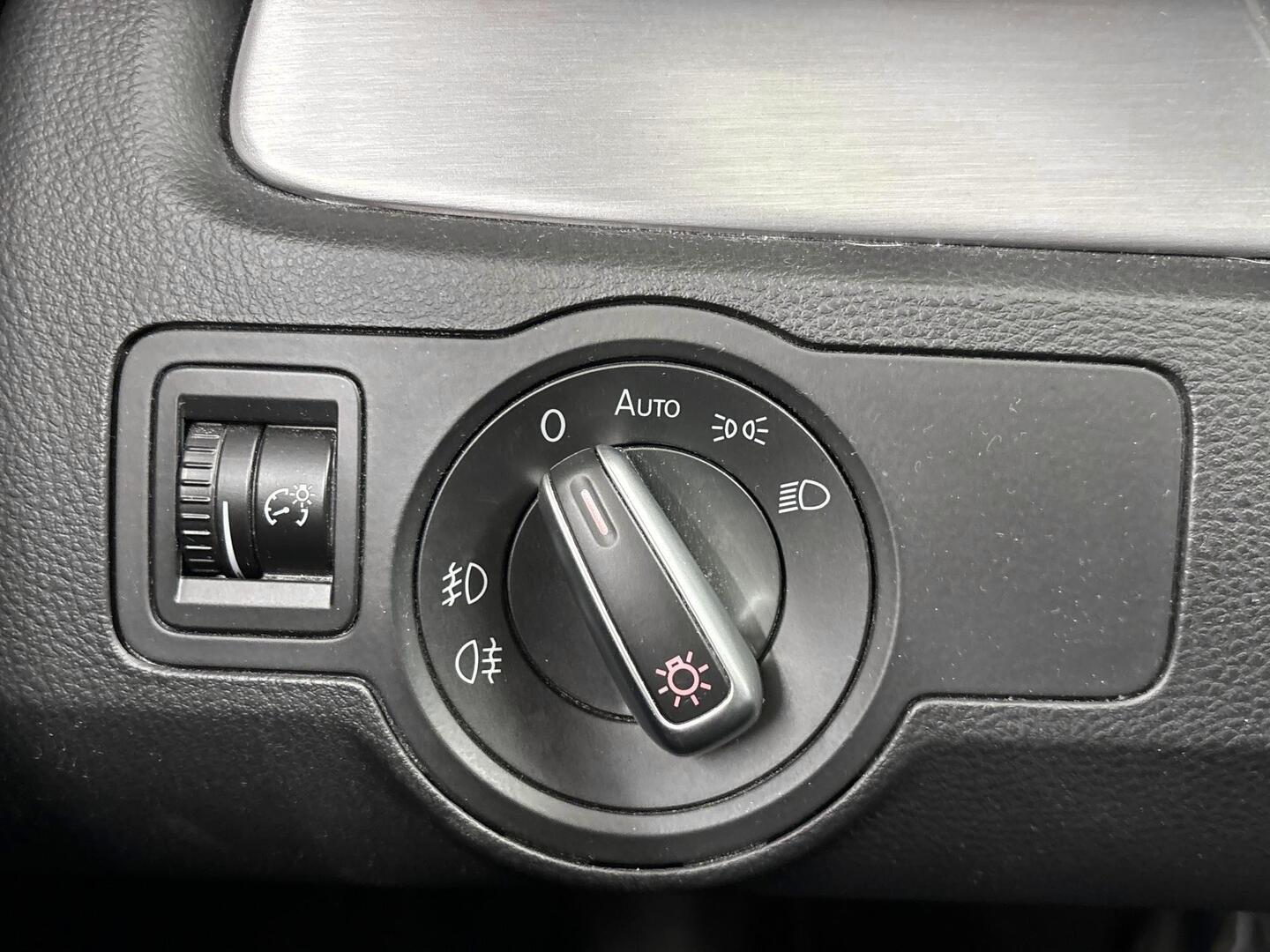 VOLKSWAGEN Passat 2011