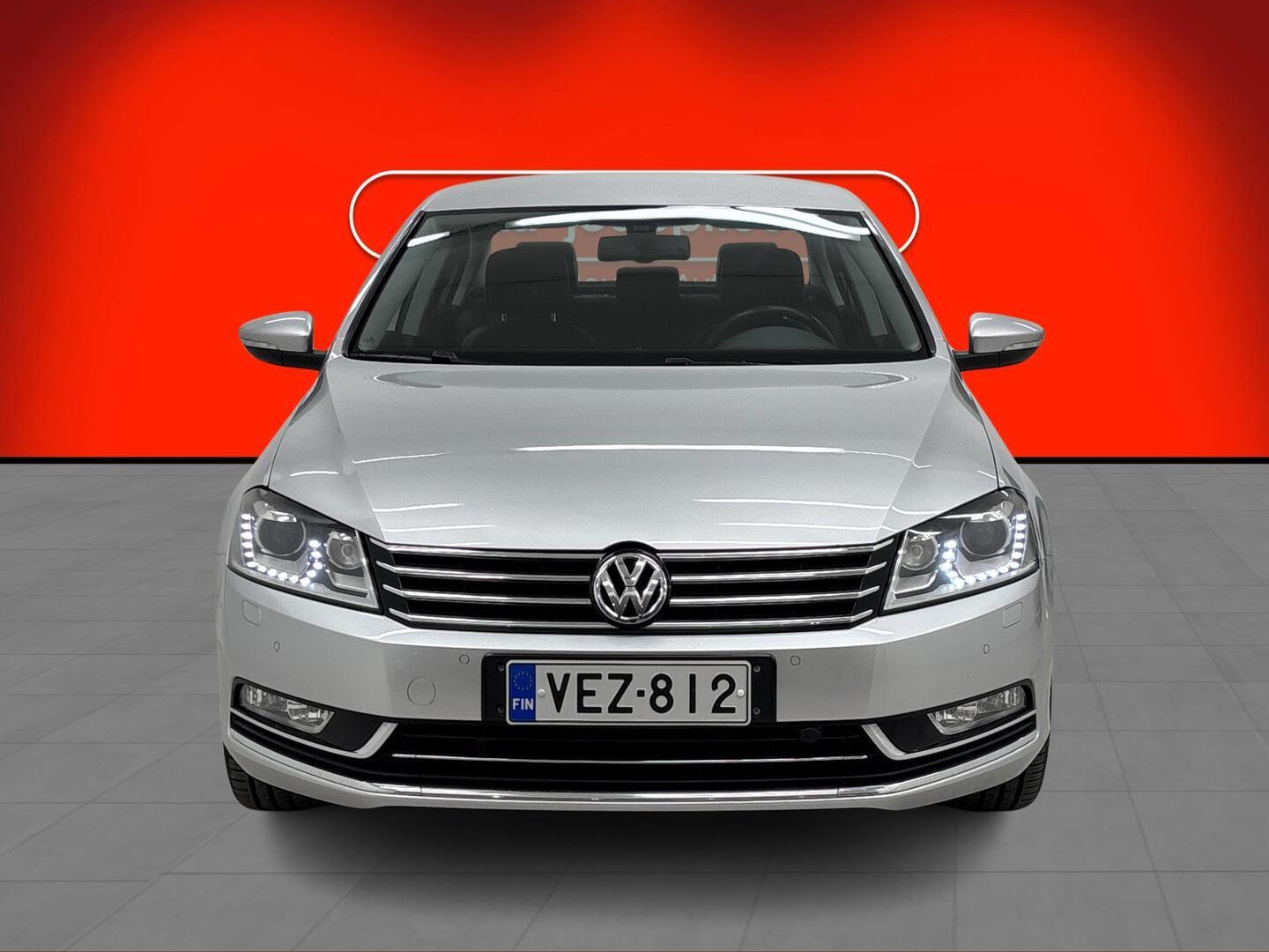 VOLKSWAGEN Passat 2011