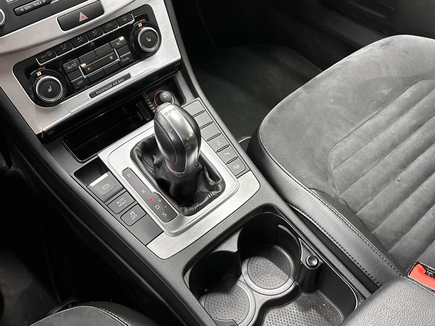 VOLKSWAGEN Passat 2011