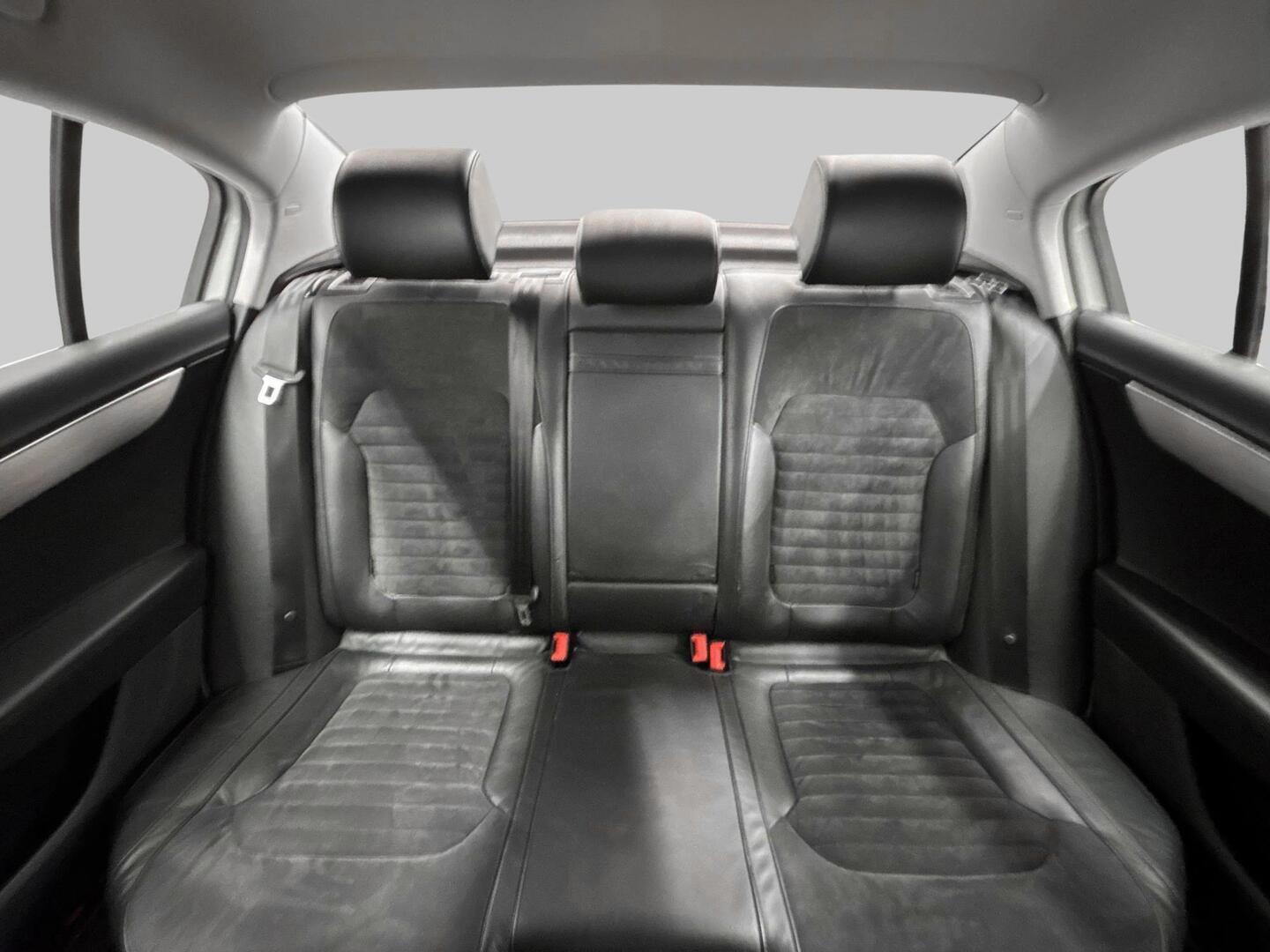 VOLKSWAGEN Passat 2011