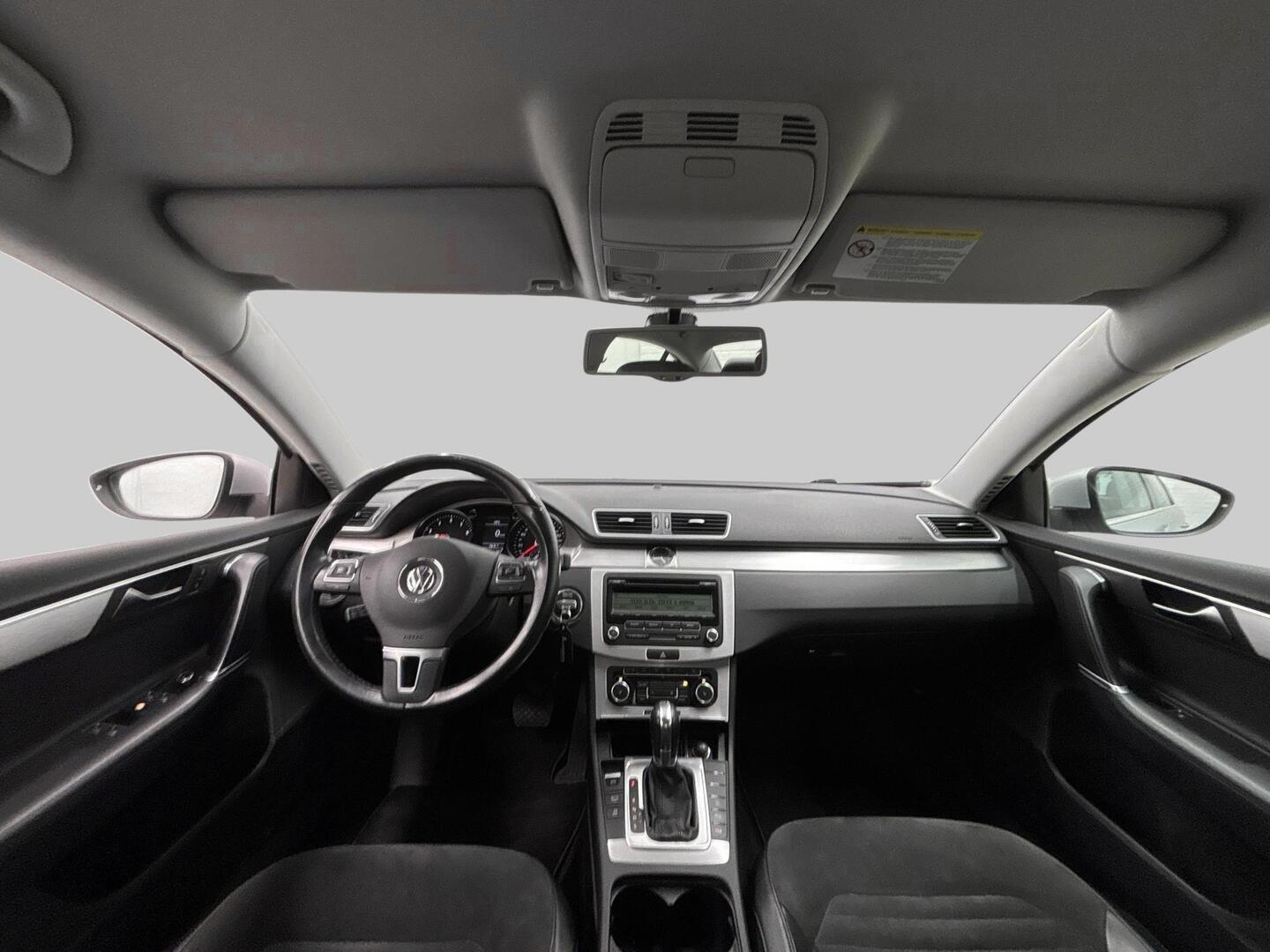 VOLKSWAGEN Passat 2011