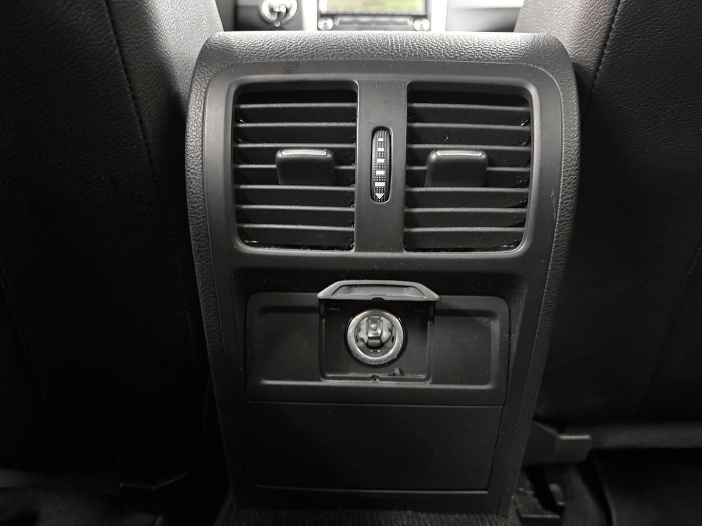 VOLKSWAGEN Passat 2011