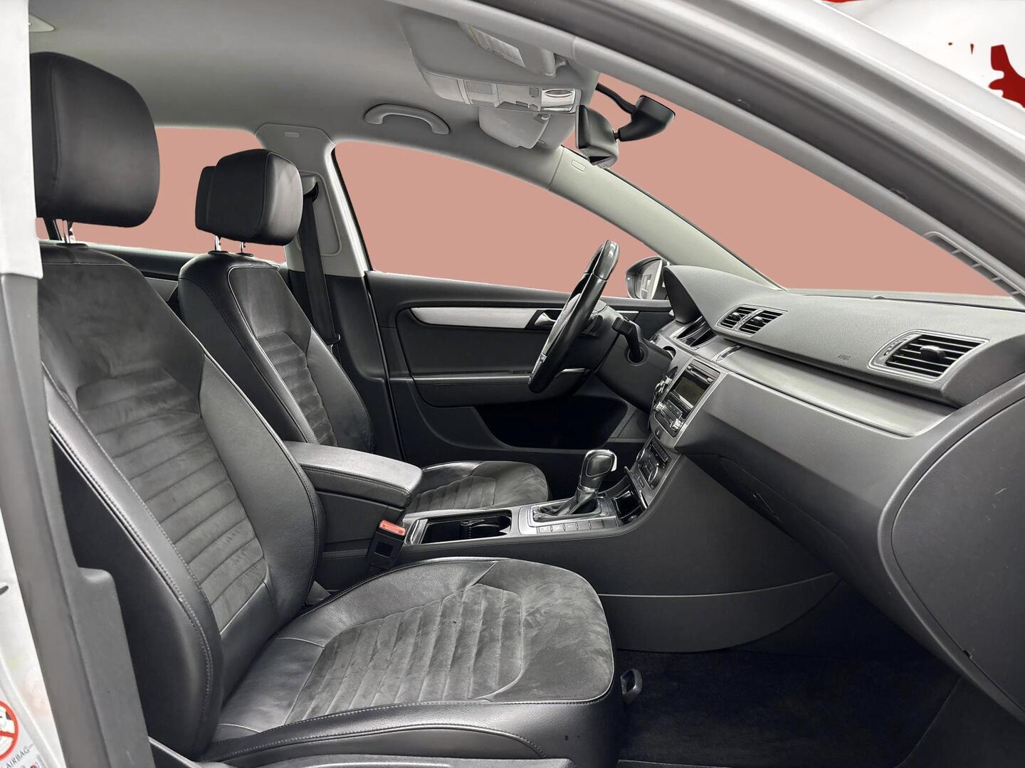 VOLKSWAGEN Passat 2011