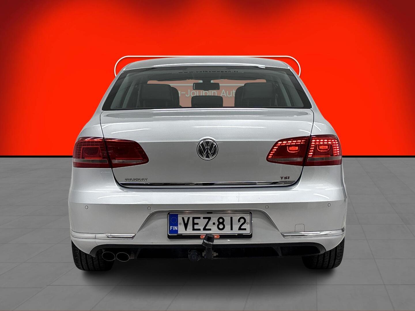 VOLKSWAGEN Passat 2011