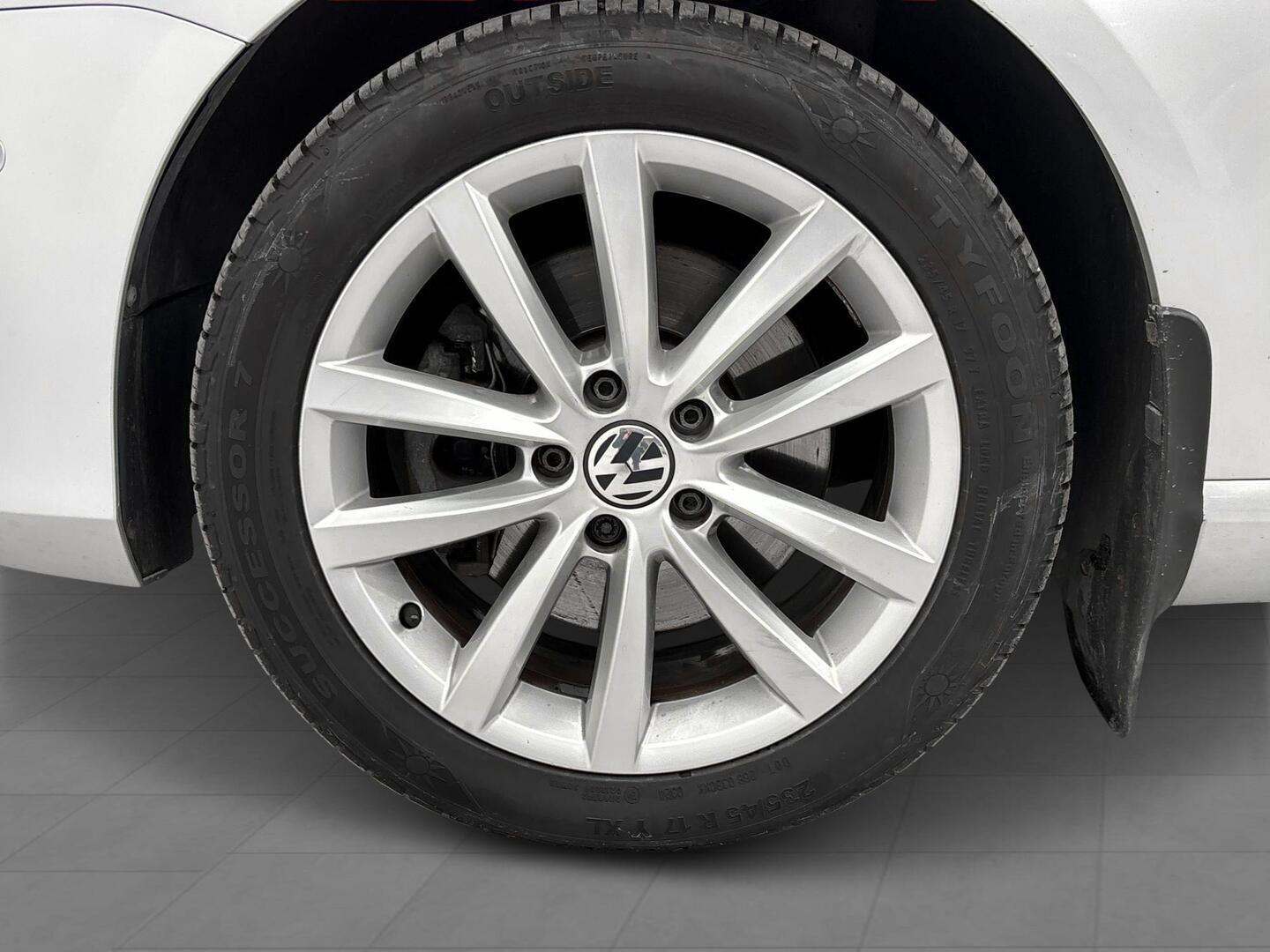 VOLKSWAGEN Passat 2011