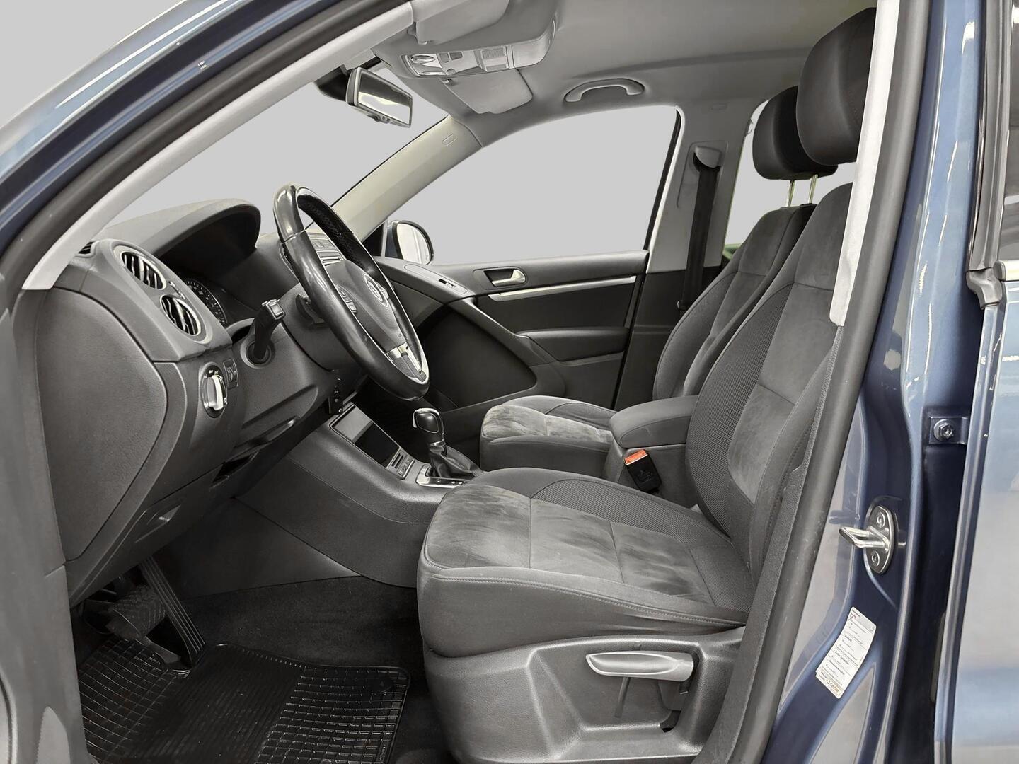 VOLKSWAGEN Tiguan 2012