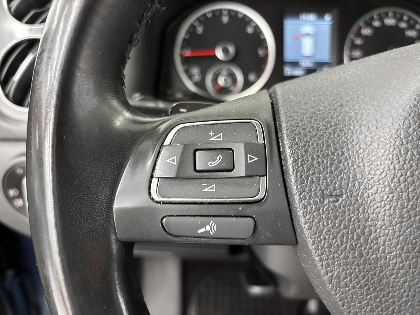 VOLKSWAGEN Tiguan 2012