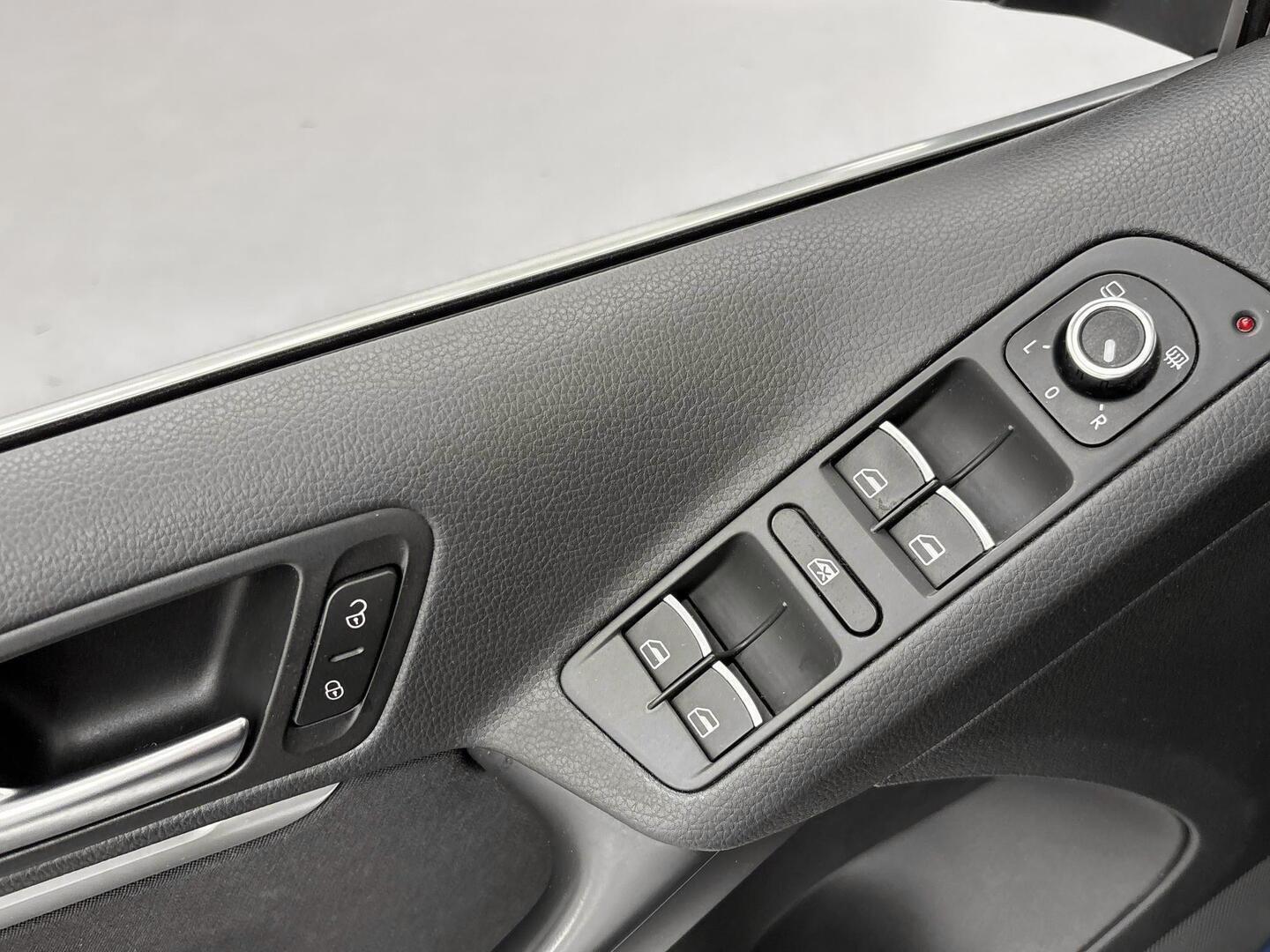 VOLKSWAGEN Tiguan 2012