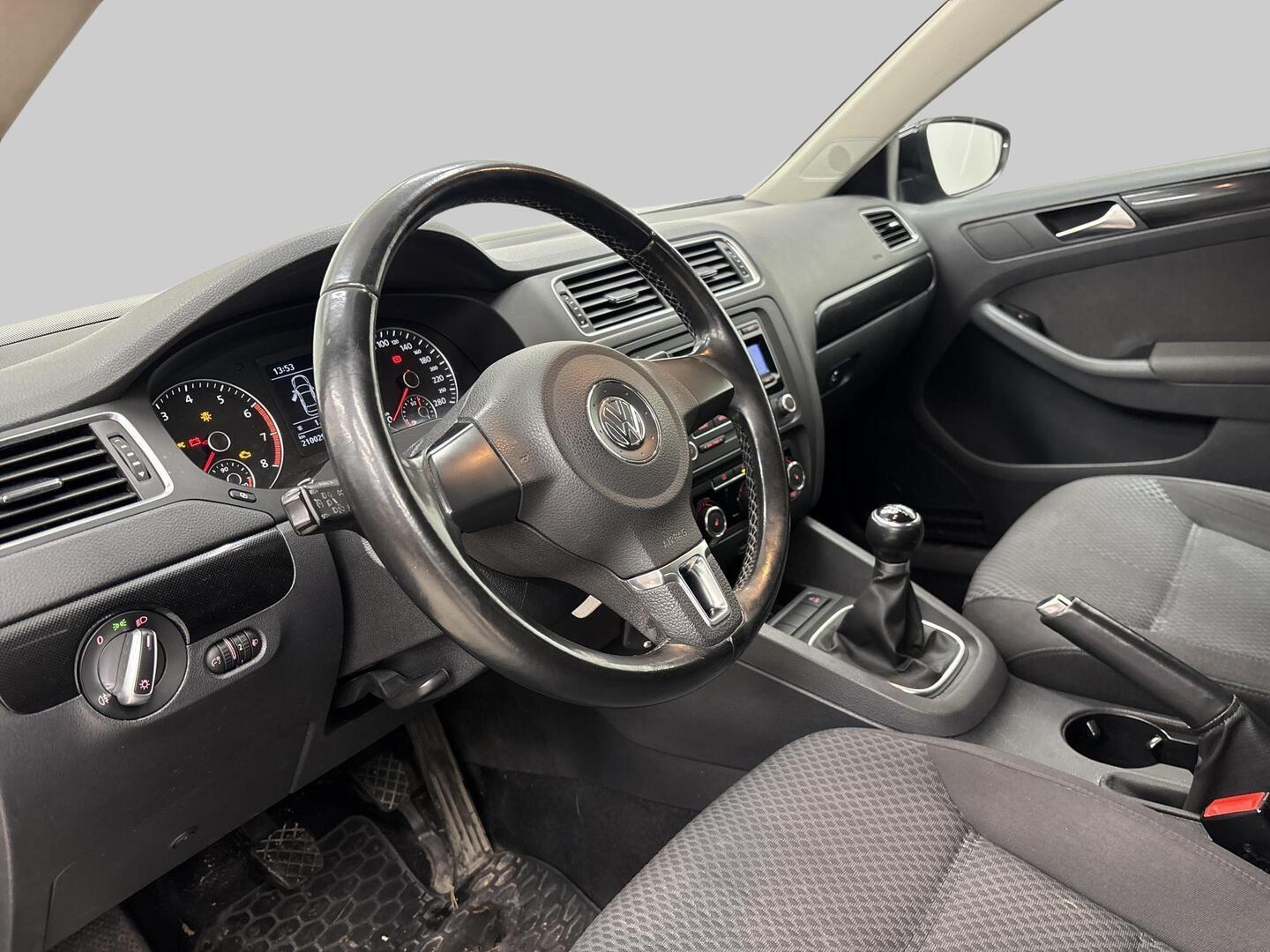 VOLKSWAGEN Jetta 2011