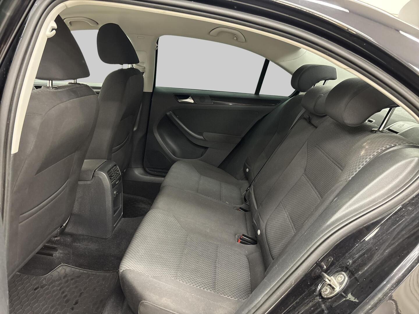 VOLKSWAGEN Jetta 2011