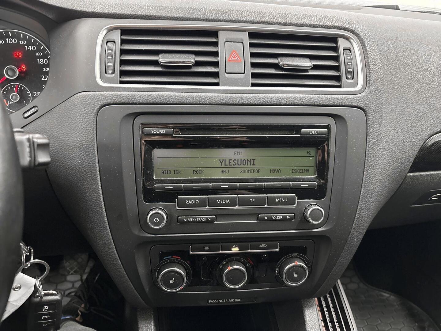 VOLKSWAGEN Jetta 2011