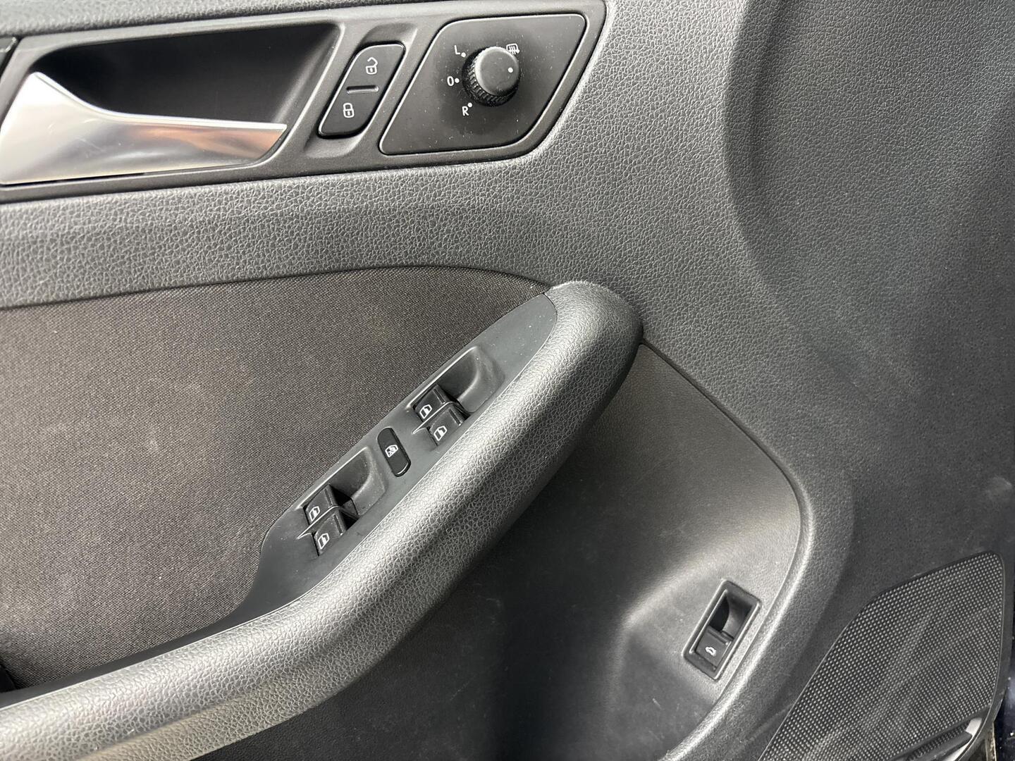 VOLKSWAGEN Jetta 2011