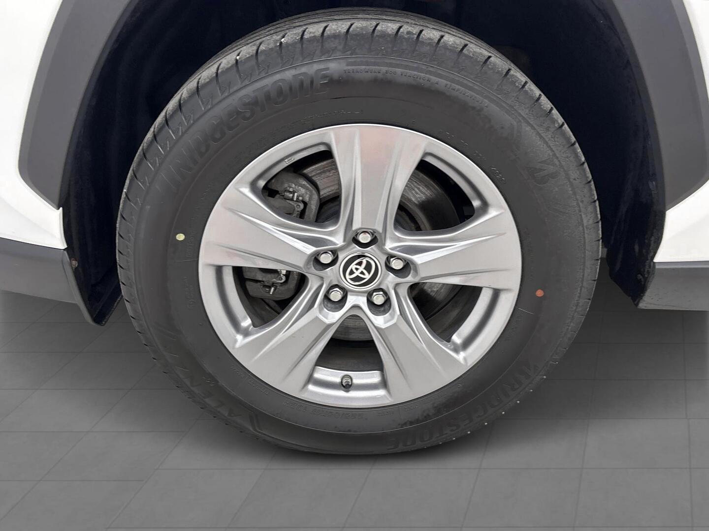 TOYOTA RAV4 2024