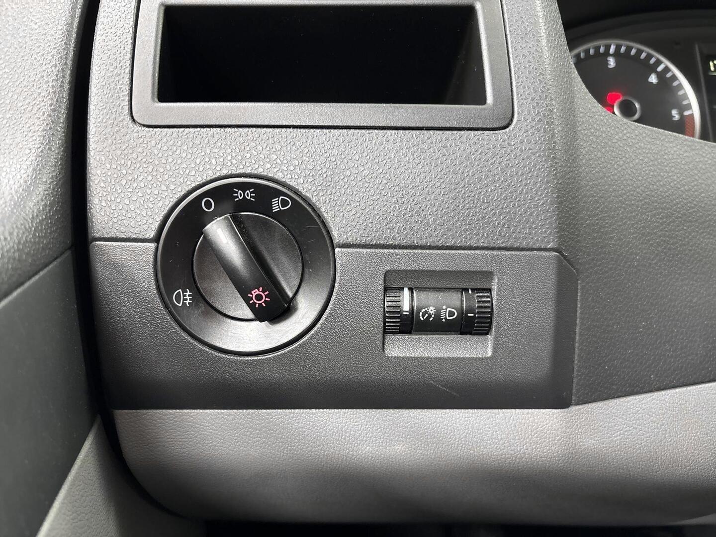 VOLKSWAGEN Transporter 2012