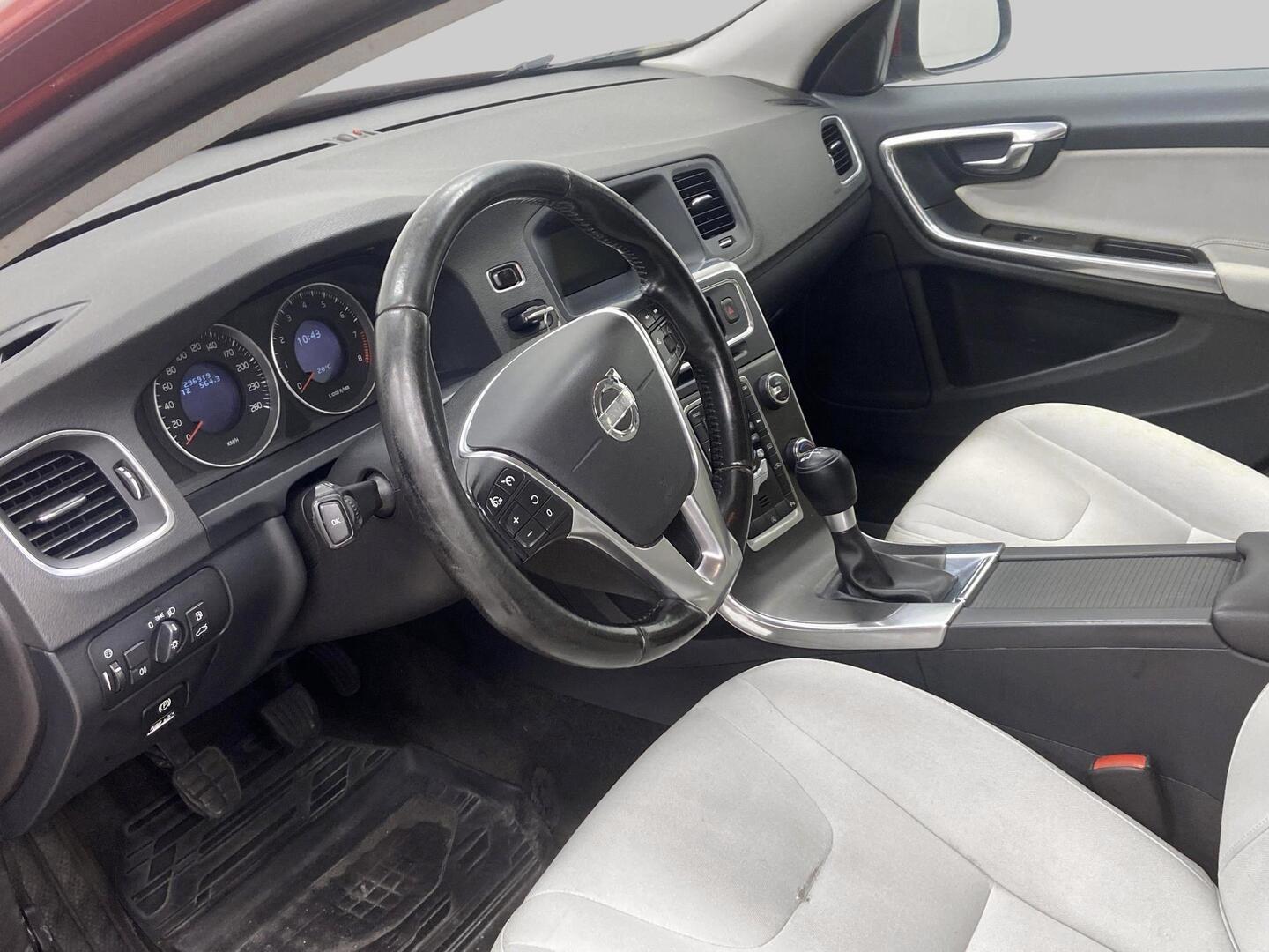 VOLVO V60 2012