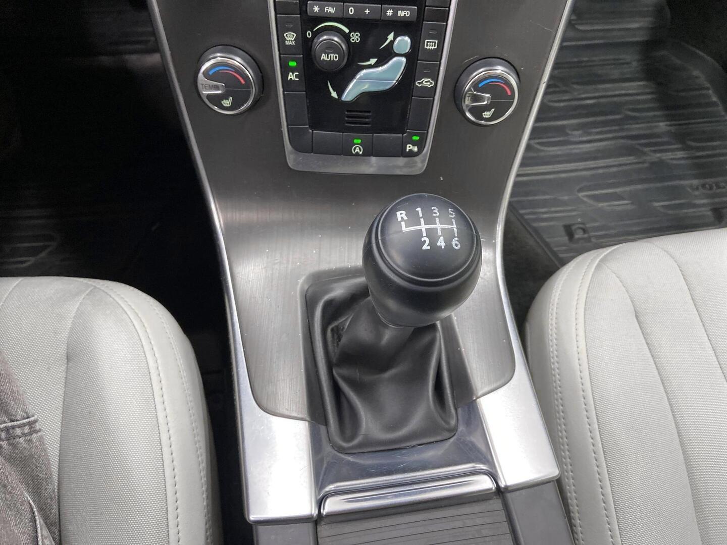 VOLVO V60 2012
