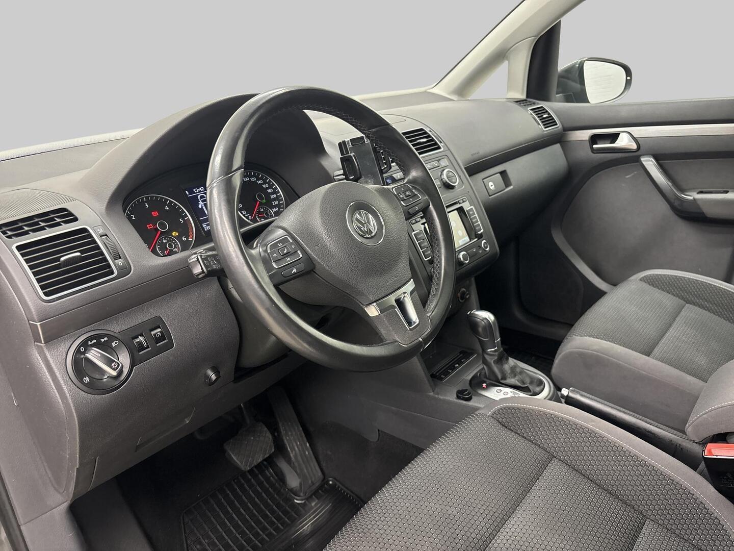 VOLKSWAGEN Touran 2014