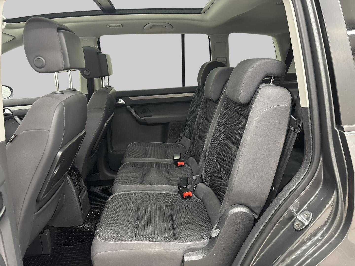 VOLKSWAGEN Touran 2014