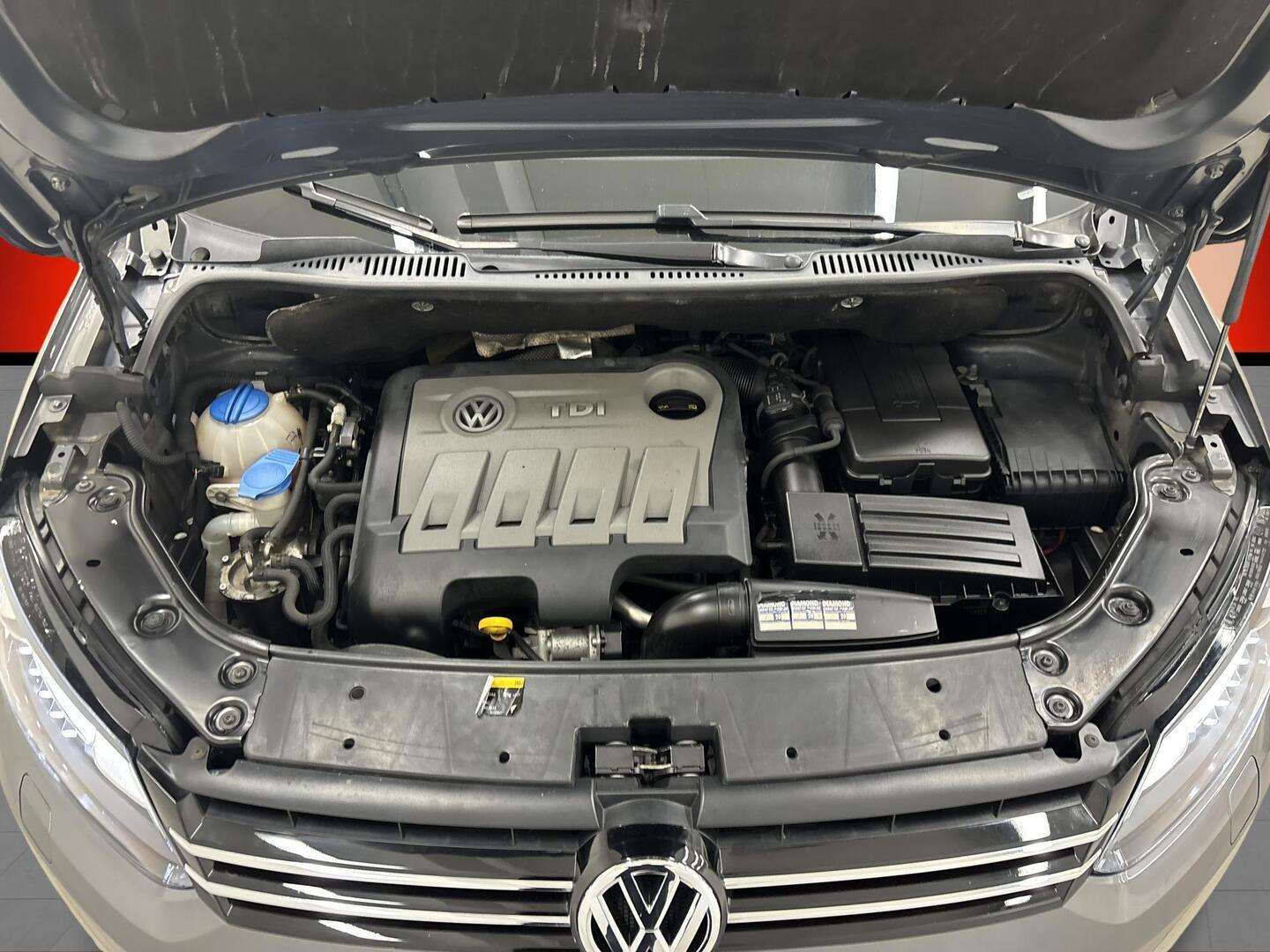 VOLKSWAGEN Touran 2014