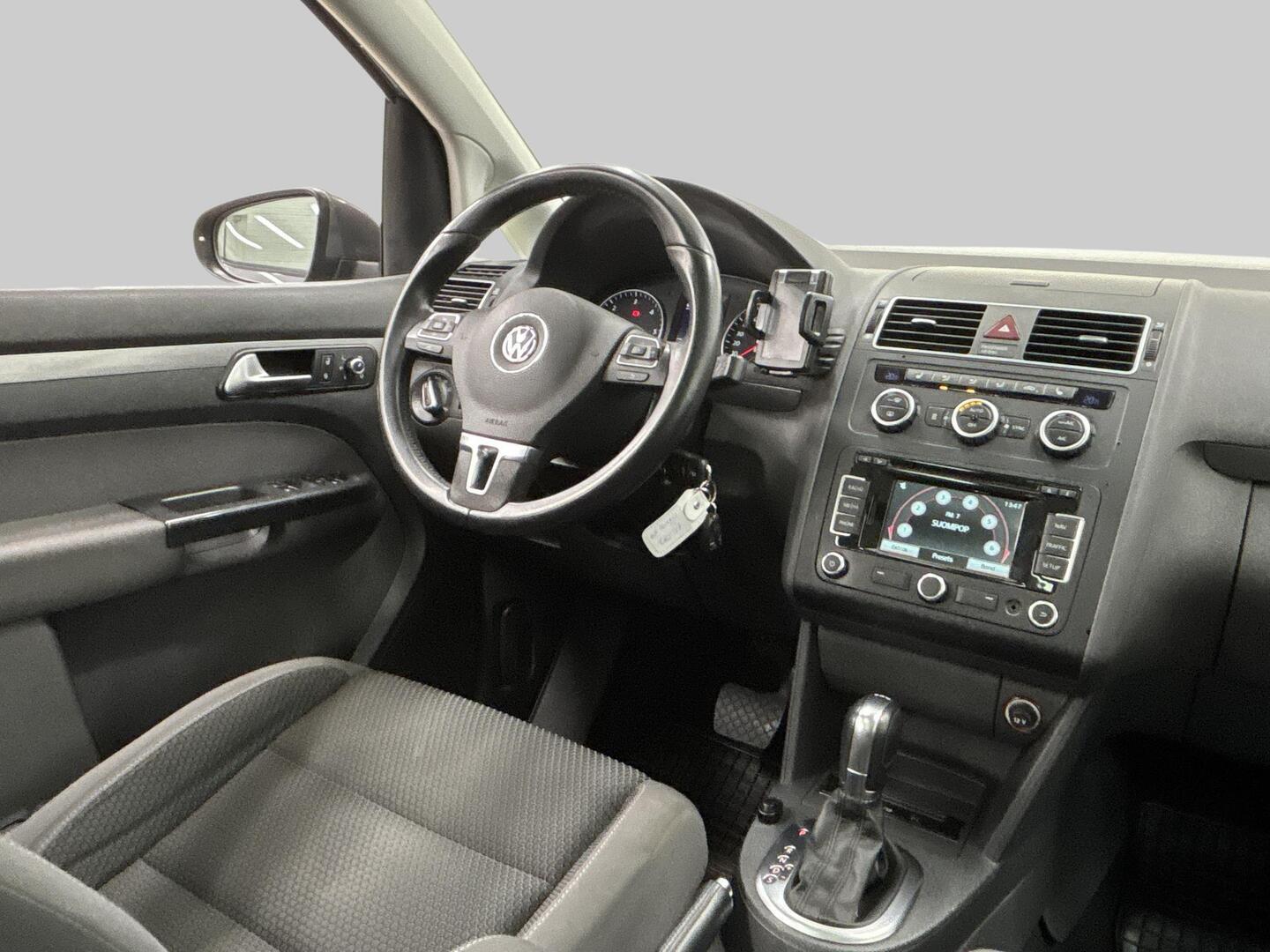 VOLKSWAGEN Touran 2014