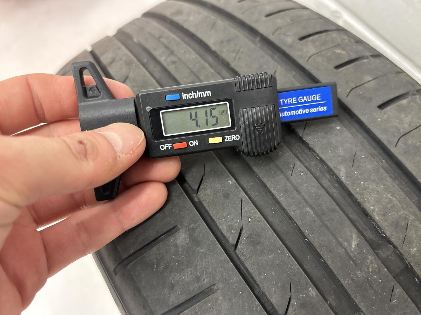 VOLKSWAGEN Touran 2014