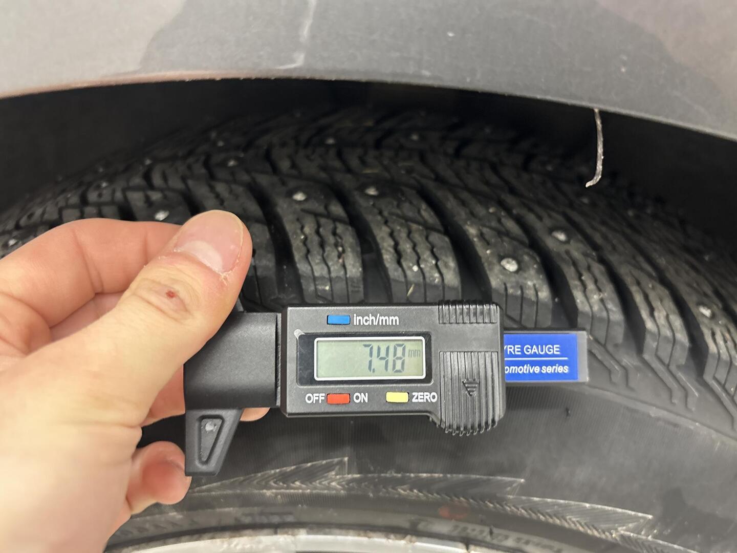 VOLKSWAGEN Touran 2014