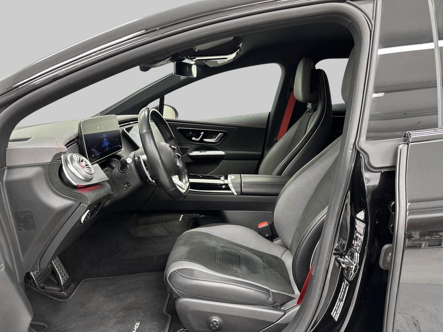 MERCEDES-BENZ EQE 2022