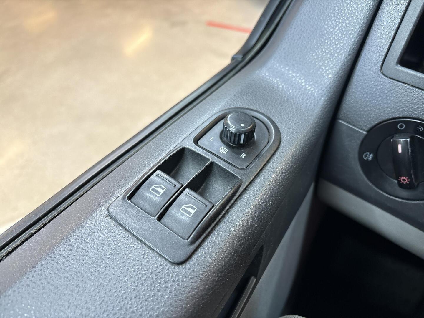 VOLKSWAGEN Transporter 2011