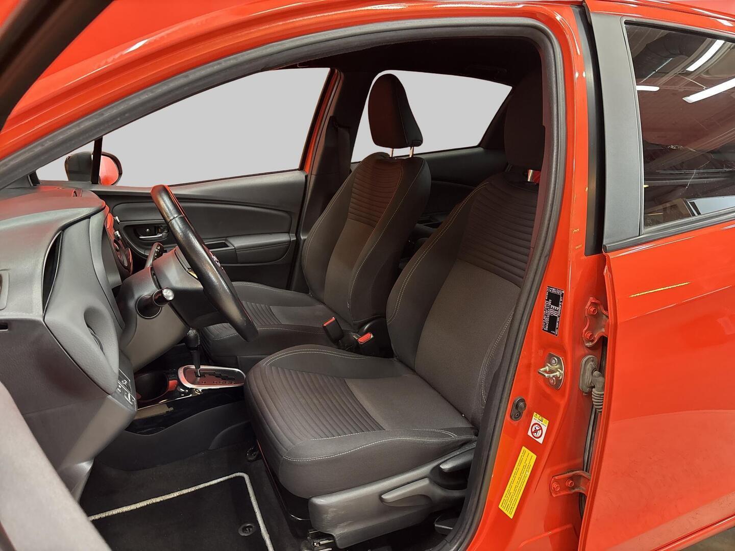 TOYOTA Yaris 2017